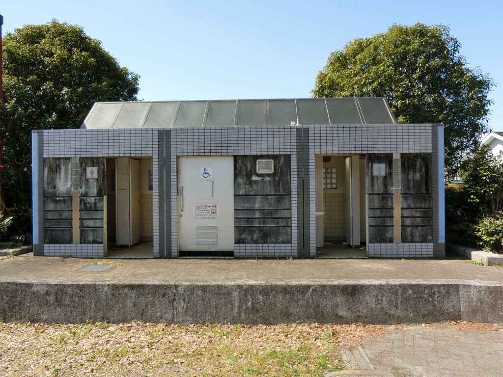 茶の木平公園トイレ