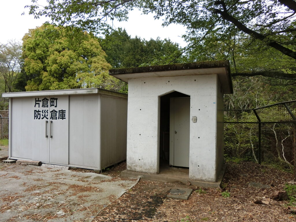 片倉児童遊び場トイレ