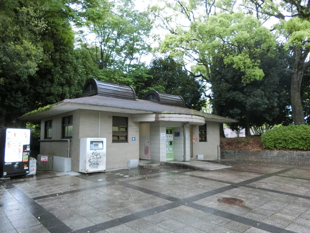 中央公園南側トイレ