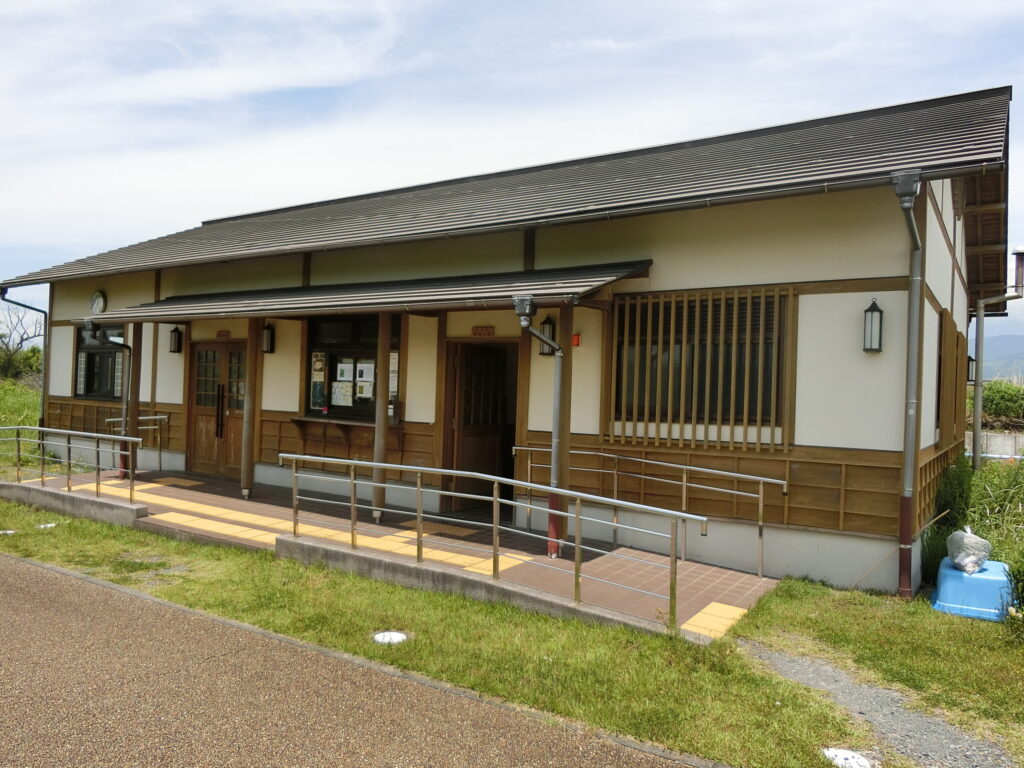 浮島ヶ原自然公園トイレ・管理事務所